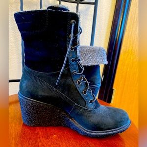 Timberland Black Suede Lace Up Boots with Sherpa Lining 7.5